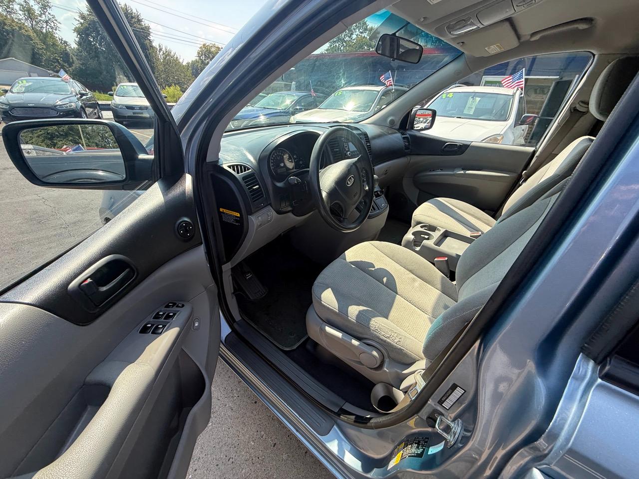 Kia Sedona LX LWB 2010