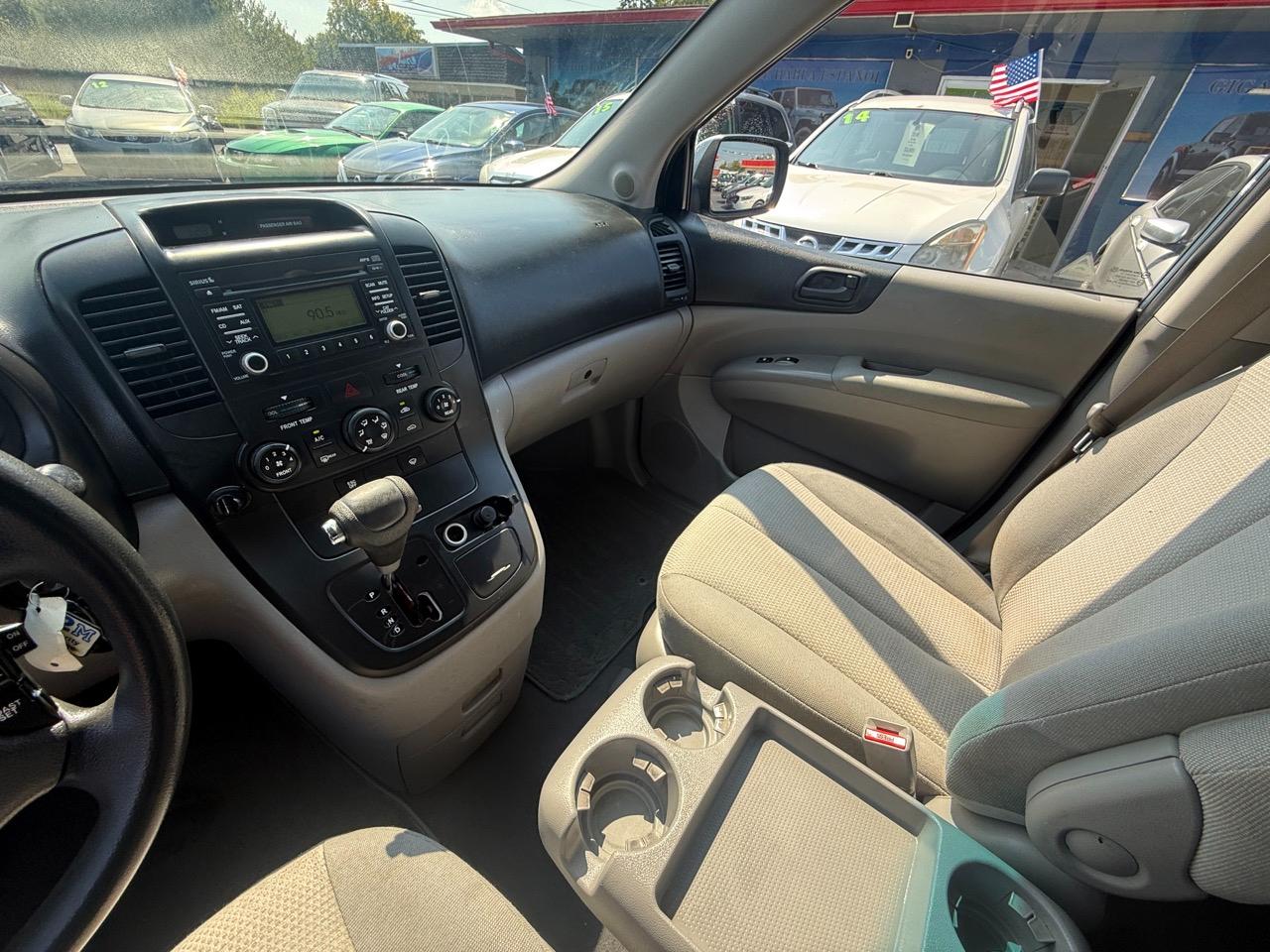 Kia Sedona LX LWB 2010