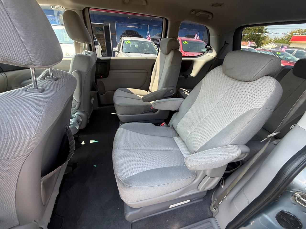 Kia Sedona LX LWB 2010