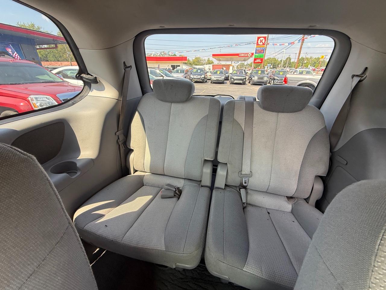 Kia Sedona LX LWB 2010