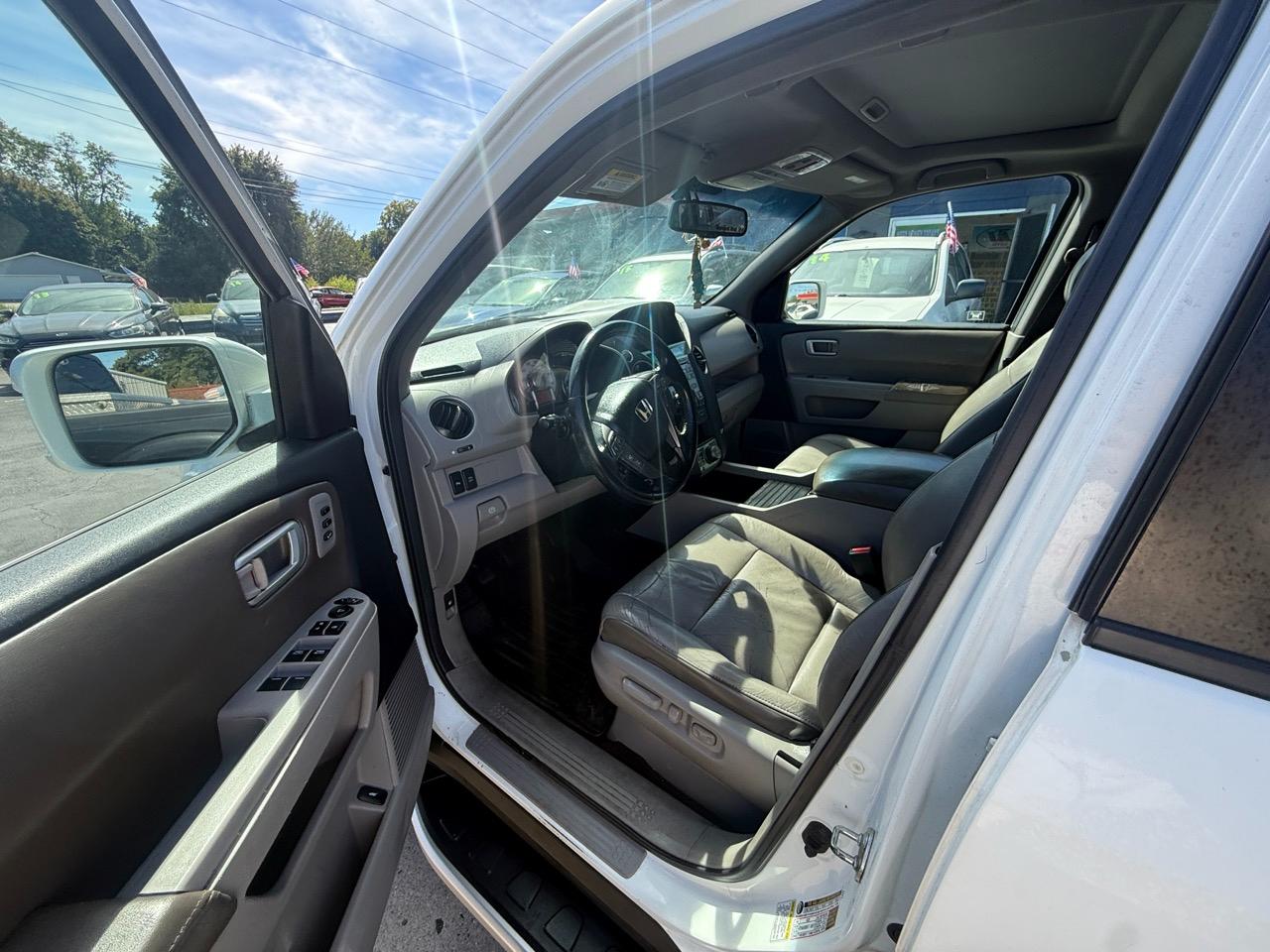 Honda Pilot Touring 4WD 5-Spd AT 2010