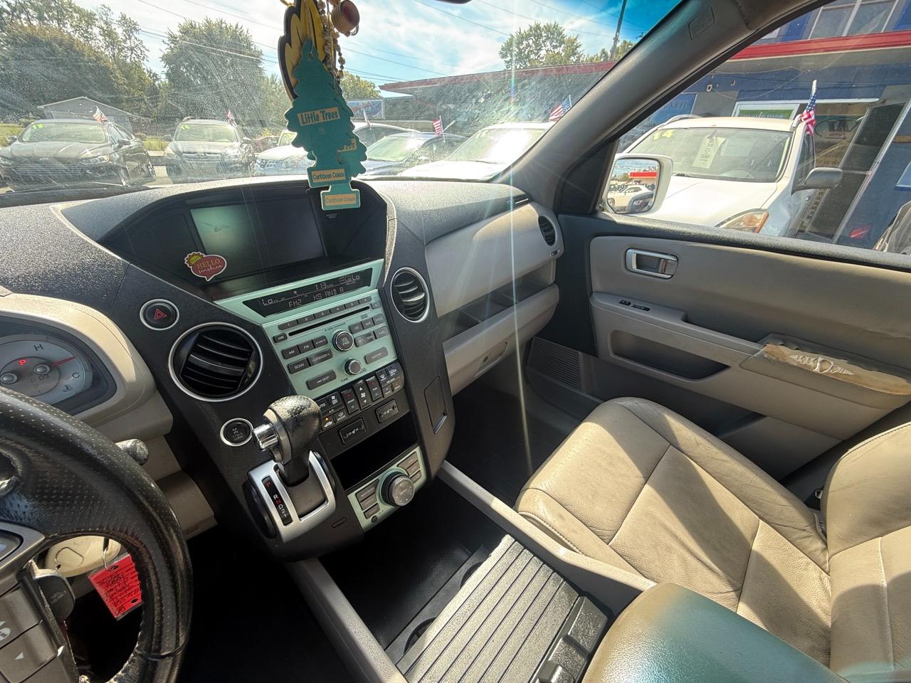 Honda Pilot Touring 4WD 5-Spd AT 2010
