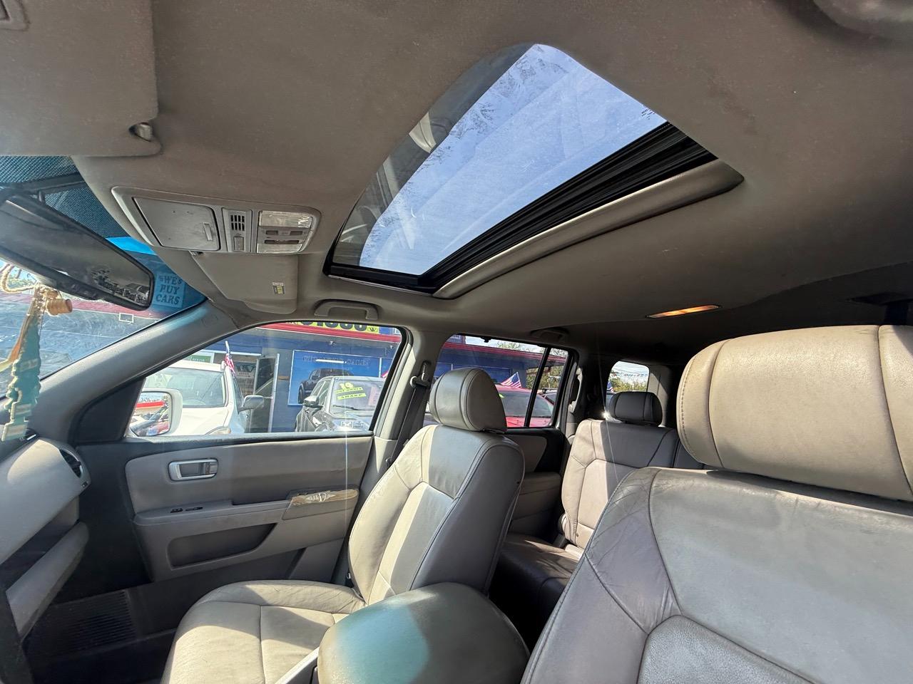 Honda Pilot Touring 4WD 5-Spd AT 2010