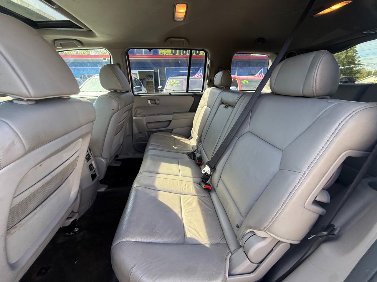 Honda Pilot Touring 4WD 5-Spd AT 2010