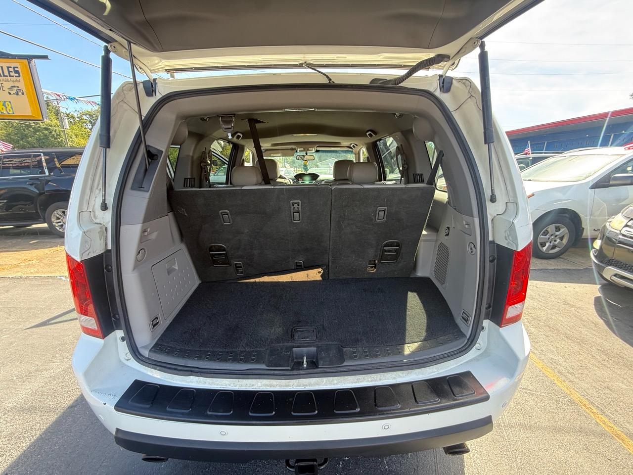 Honda Pilot Touring 4WD 5-Spd AT 2010