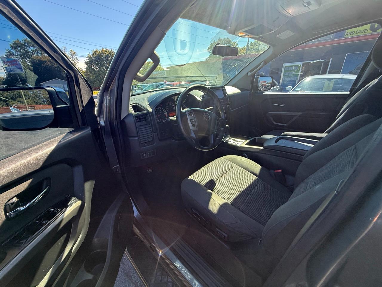 Nissan Titan PRO-4X Crew Cab 4WD SWB 2015