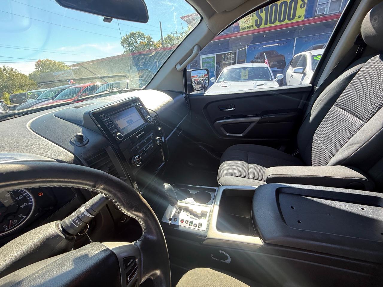 Nissan Titan PRO-4X Crew Cab 4WD SWB 2015