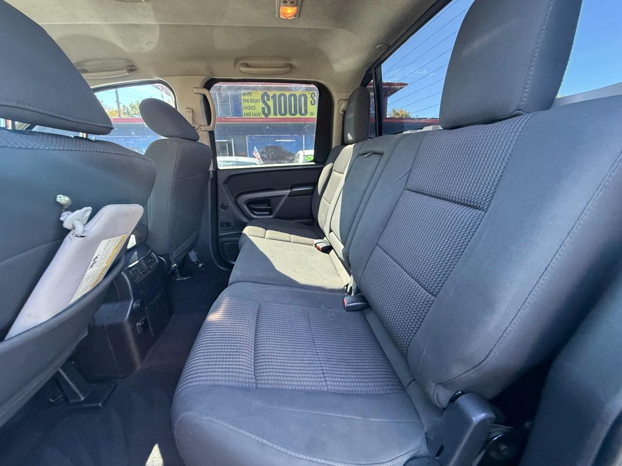 Nissan Titan PRO-4X Crew Cab 4WD SWB 2015