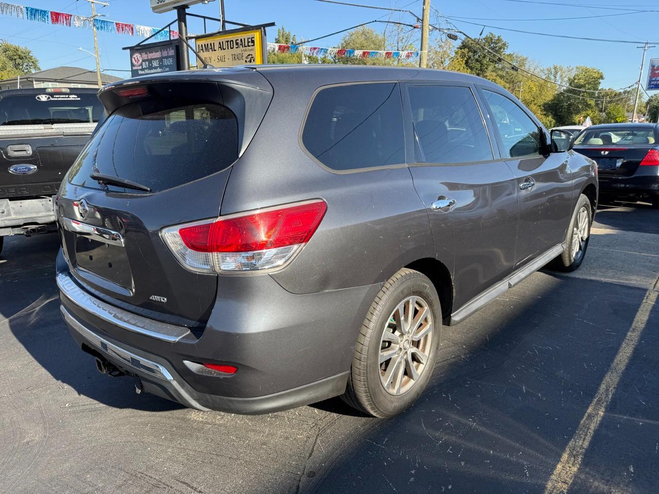 Nissan Pathfinder SV 4WD 2013