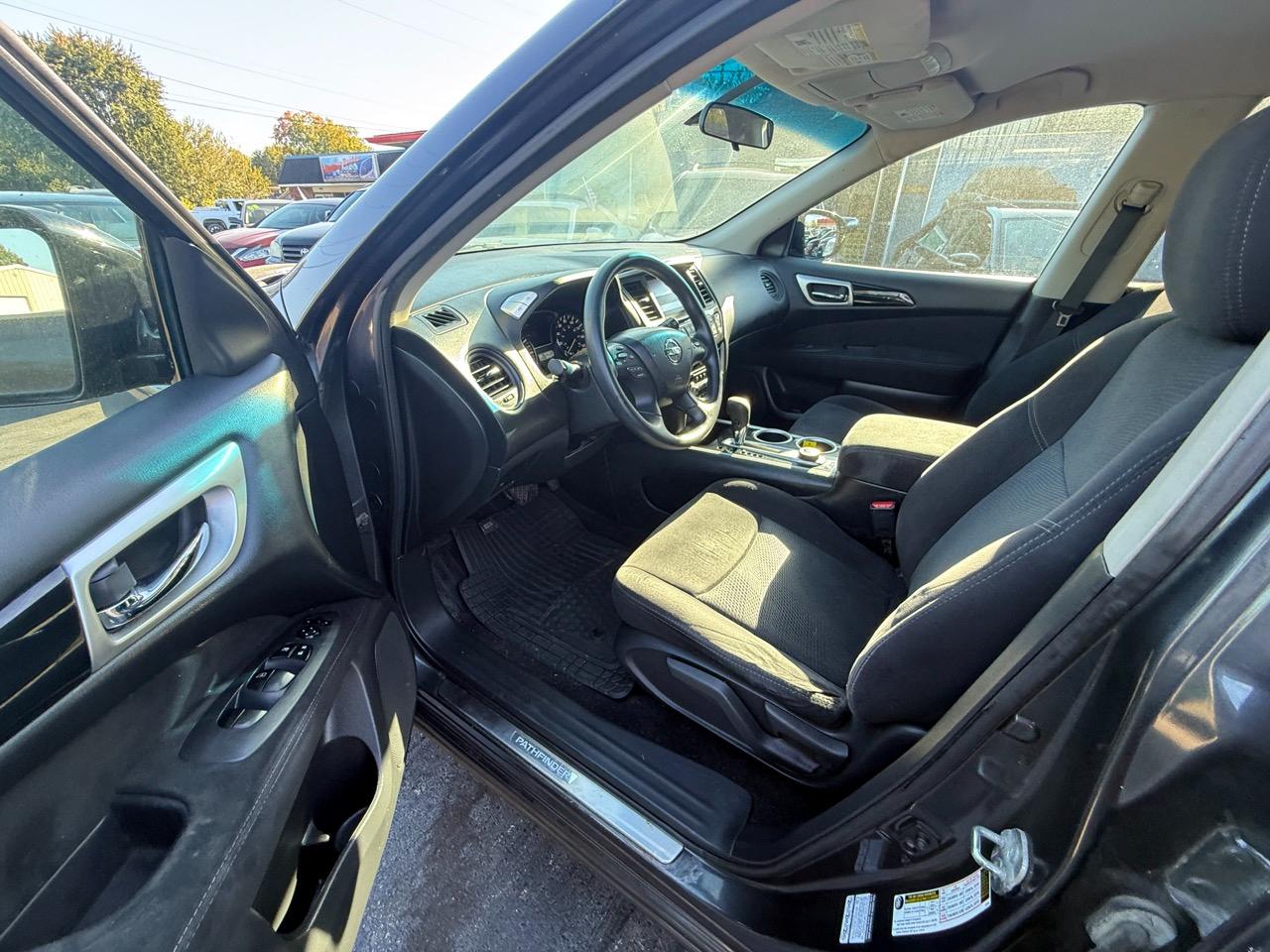 Nissan Pathfinder SV 4WD 2013