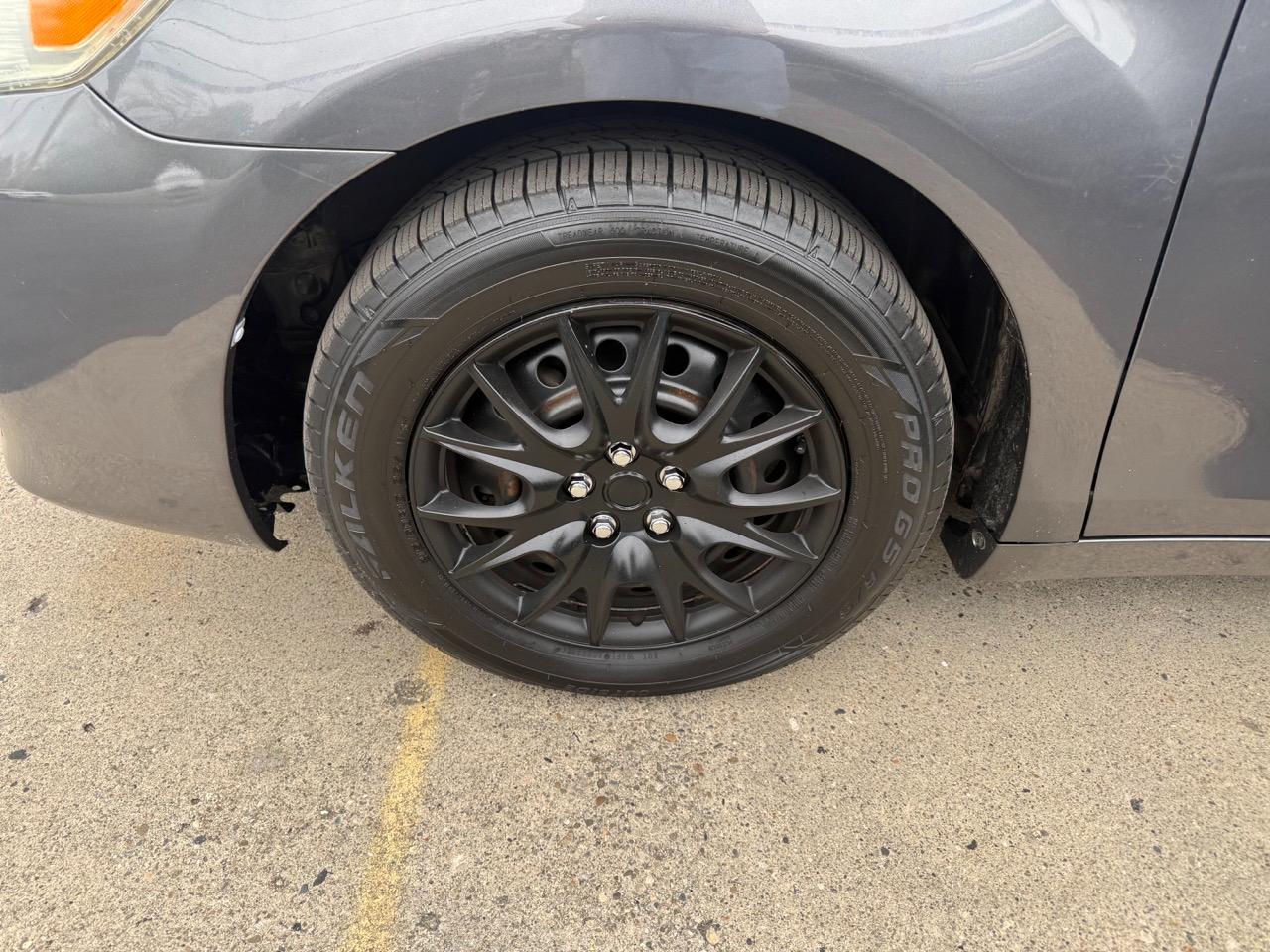 Toyota Camry Base 6-Spd AT 2011