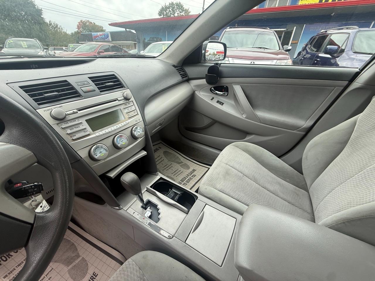Toyota Camry Base 6-Spd AT 2011