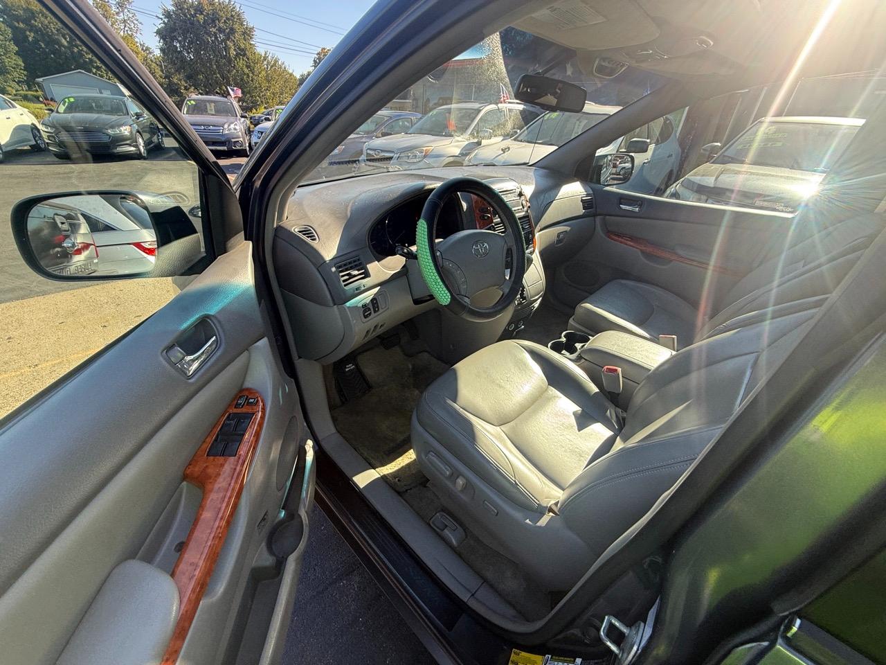 Toyota Sienna XLE Limited FWD 2008