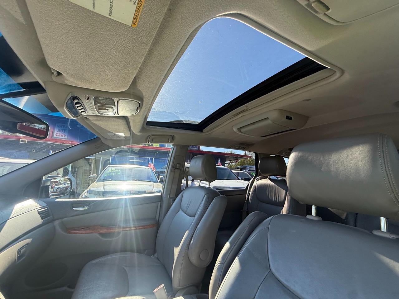 Toyota Sienna XLE Limited FWD 2008
