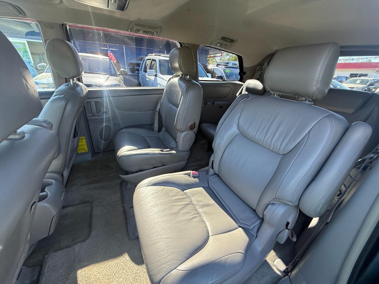 Toyota Sienna XLE Limited FWD 2008