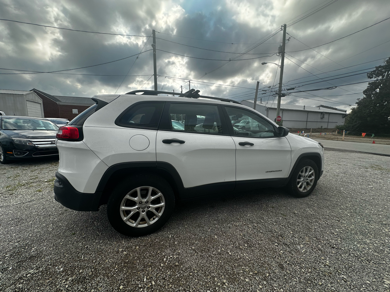 2015 Jeep Cherokee Sport photo 2