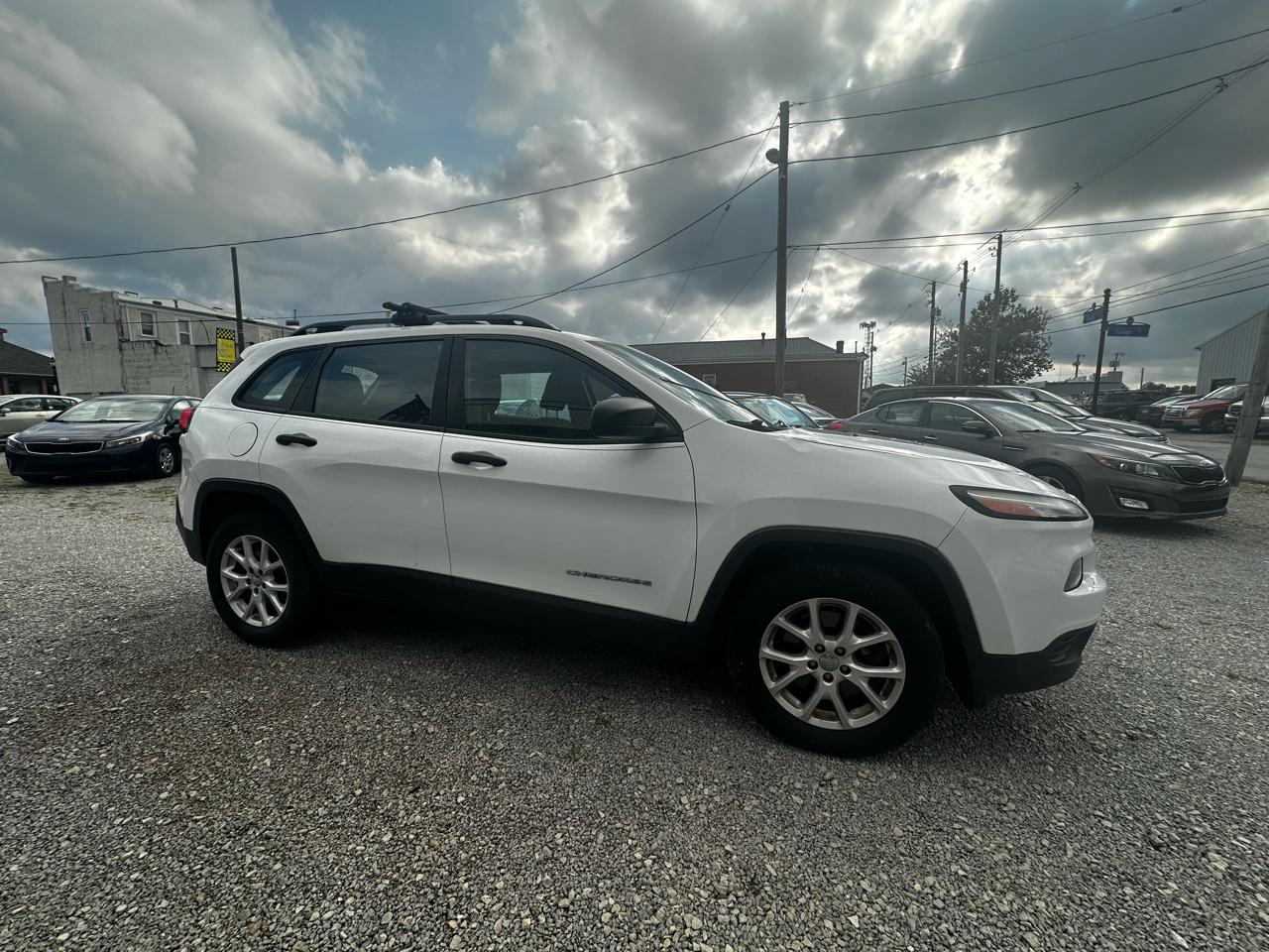 2015 Jeep Cherokee Sport photo 3