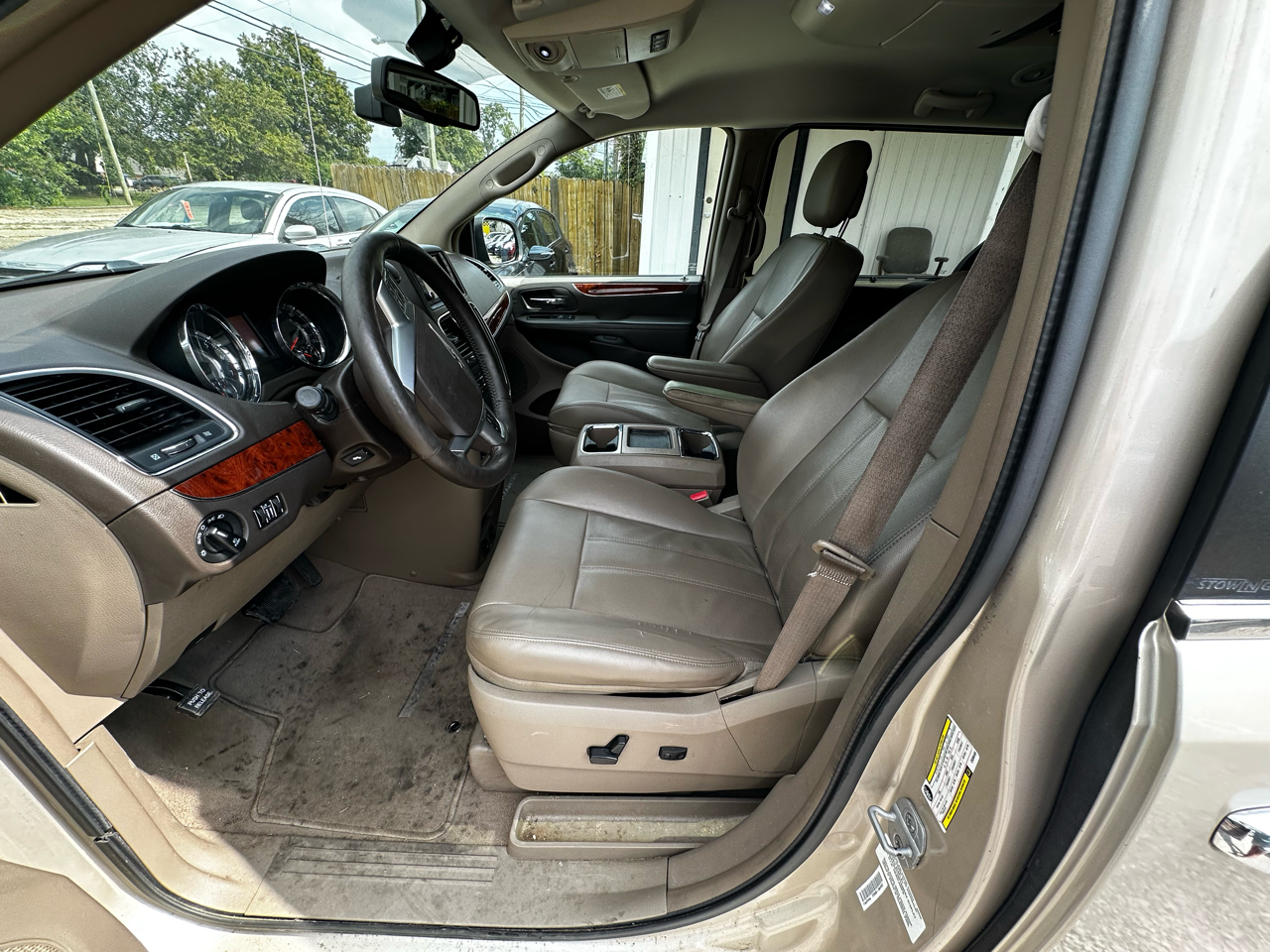 Chrysler Town & Country Touring-L 2012