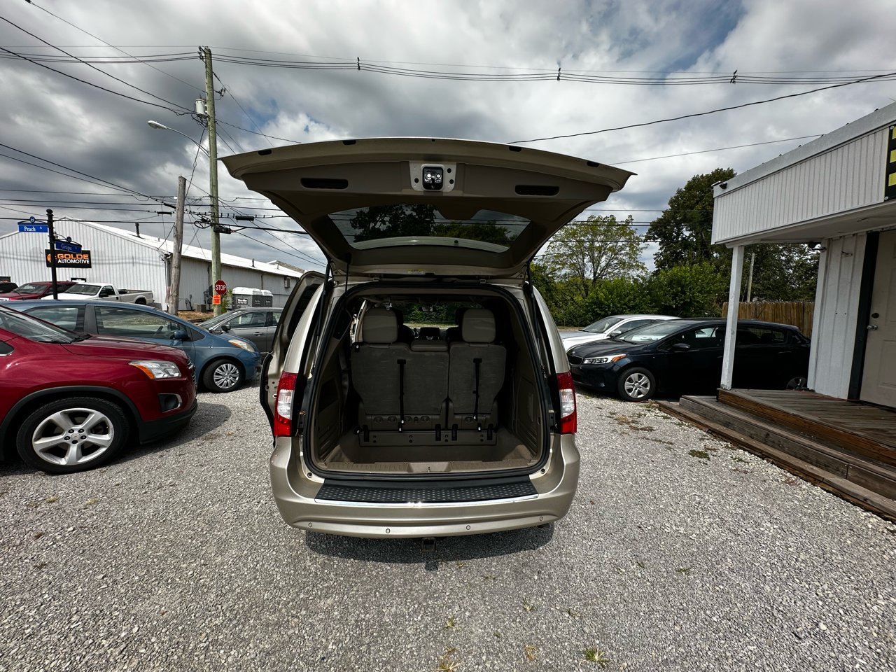 Chrysler Town & Country Touring-L 2012