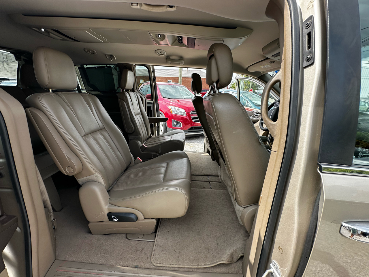 Chrysler Town & Country Touring-L 2012