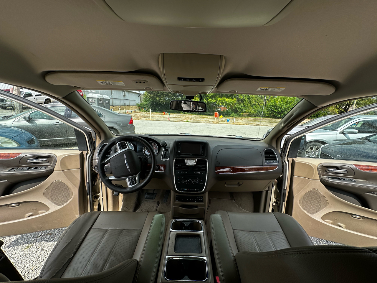 Chrysler Town & Country Touring-L 2012