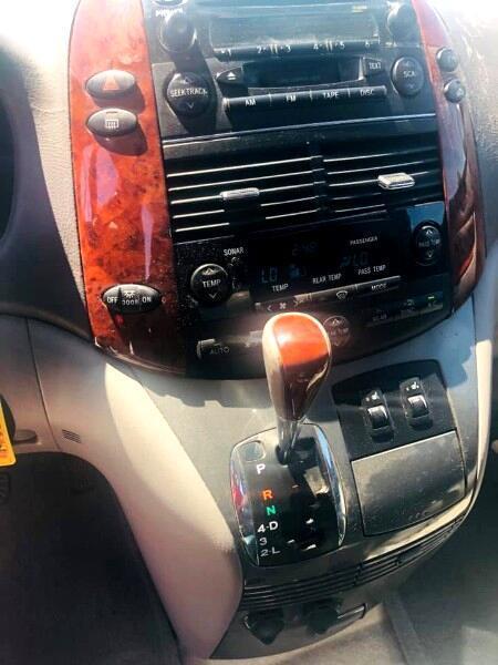 Toyota Sienna  2004