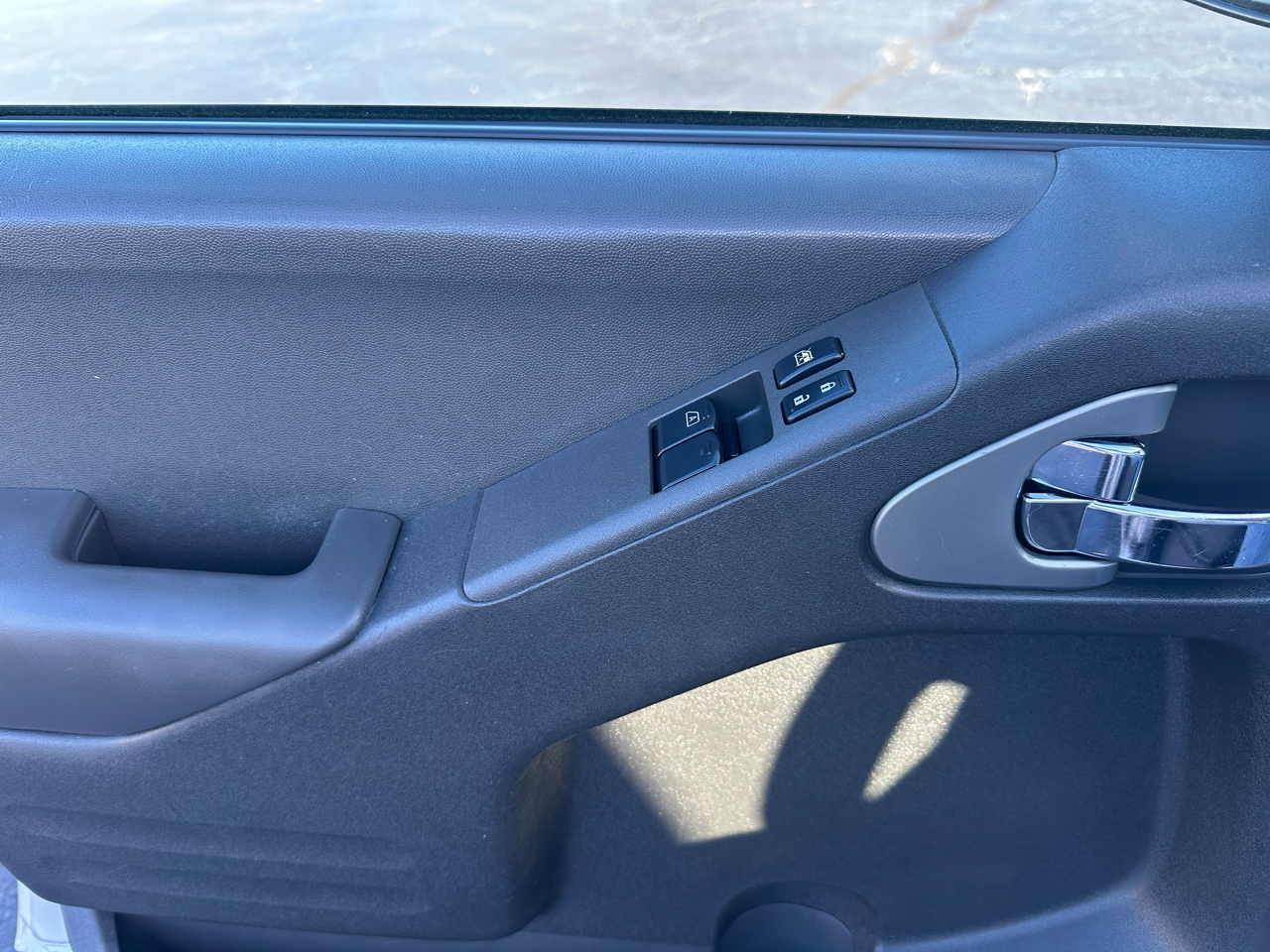 Nissan Frontier S Crew Cab 5AT 4WD 2015