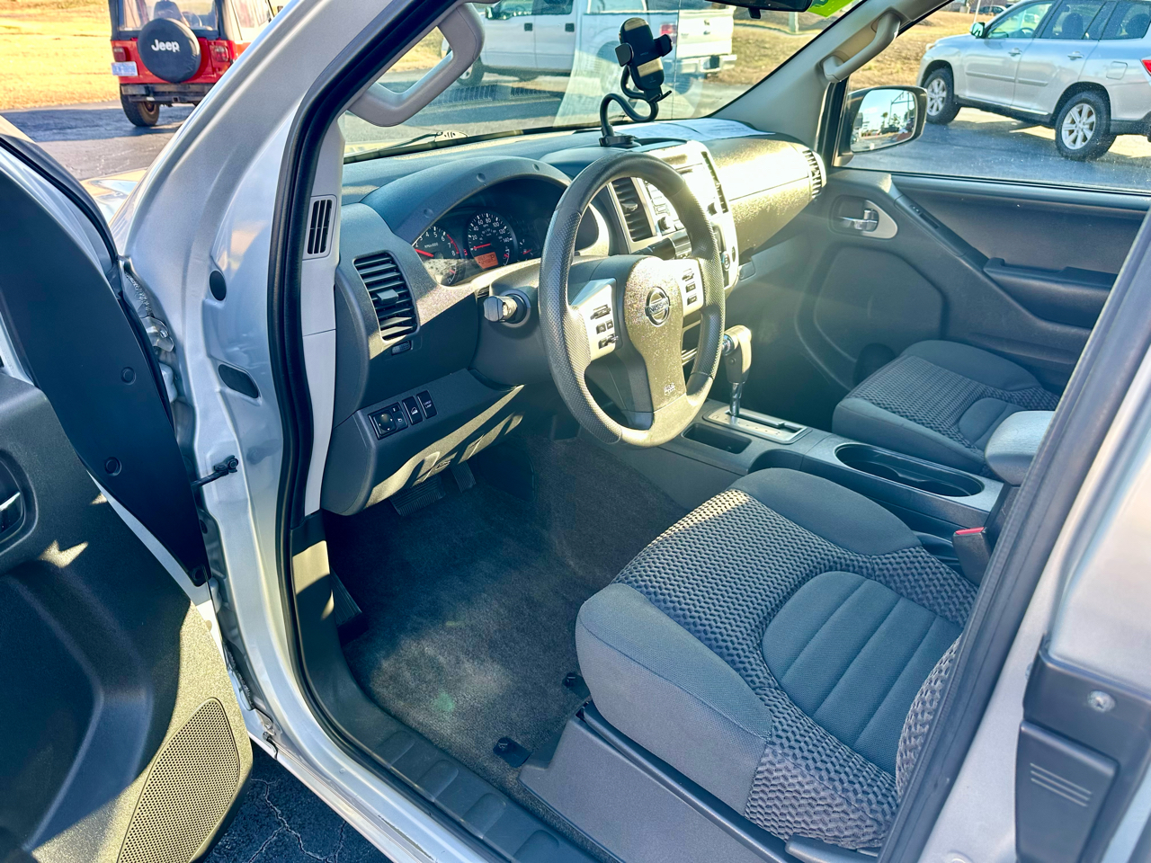 Nissan Frontier S Crew Cab 5AT 4WD 2015