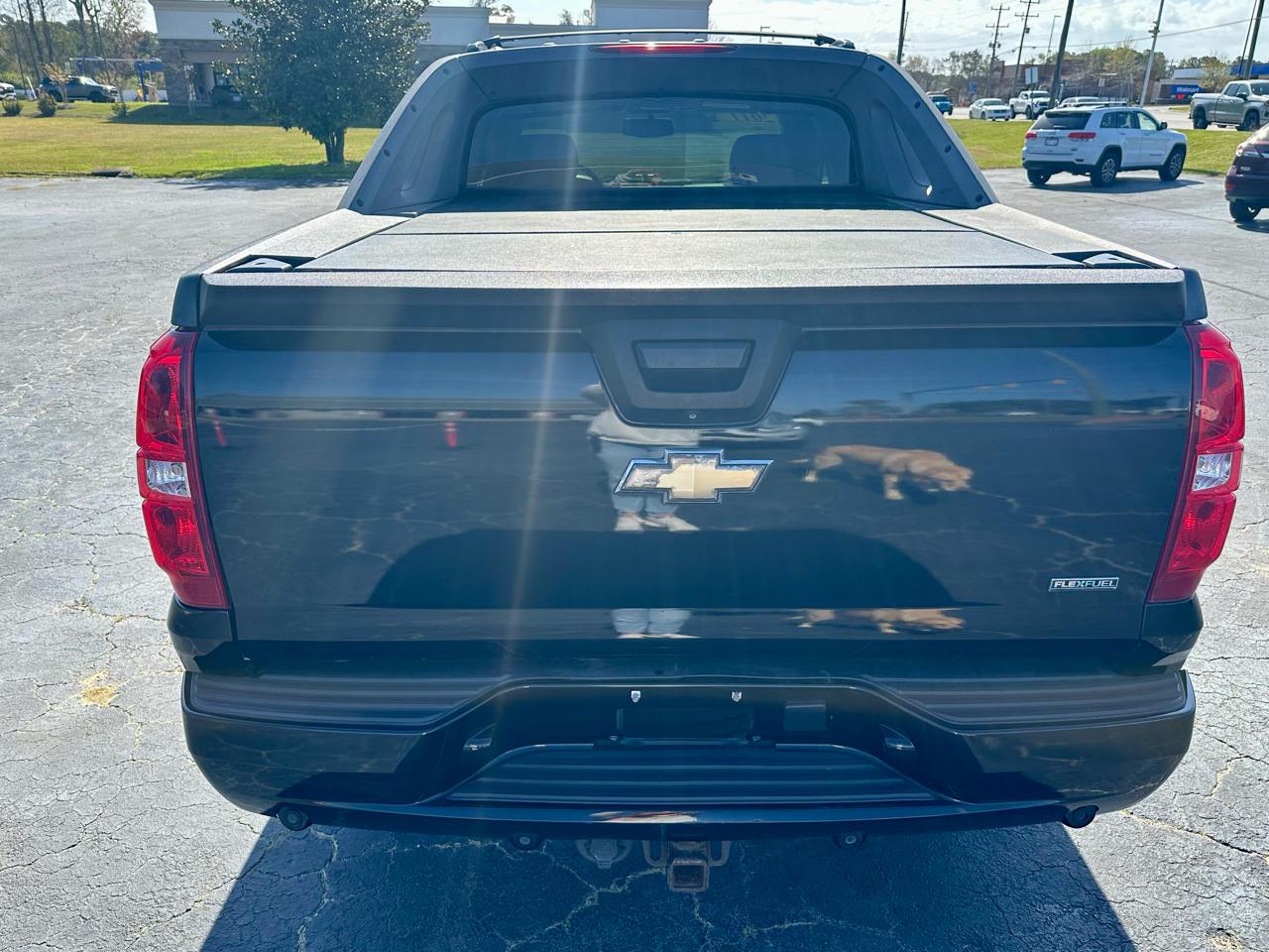 Chevrolet Avalanche LS 2WD 2011