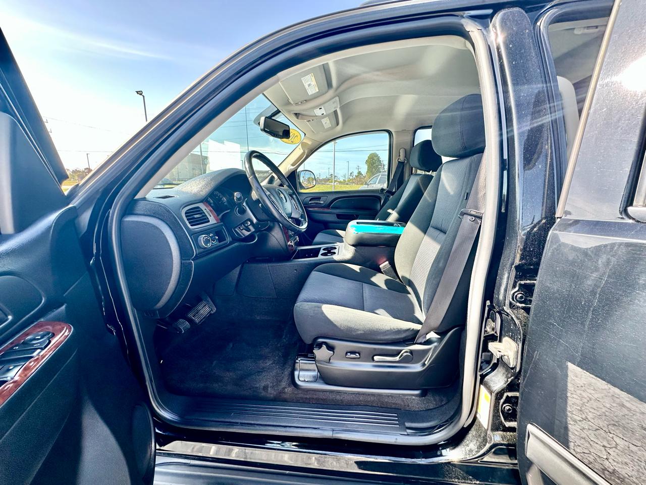 Chevrolet Avalanche LS 2WD 2011