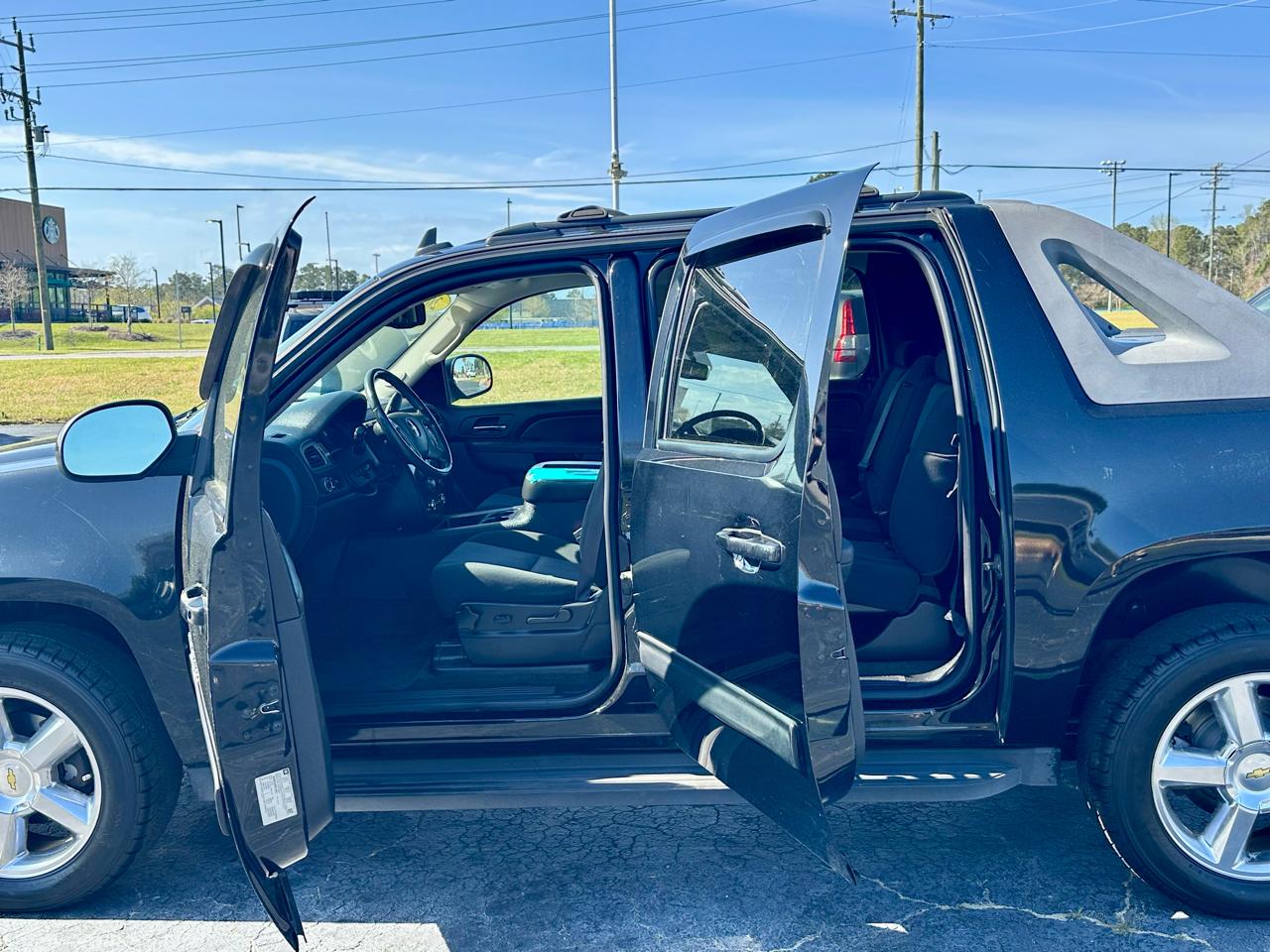 Chevrolet Avalanche LS 2WD 2011