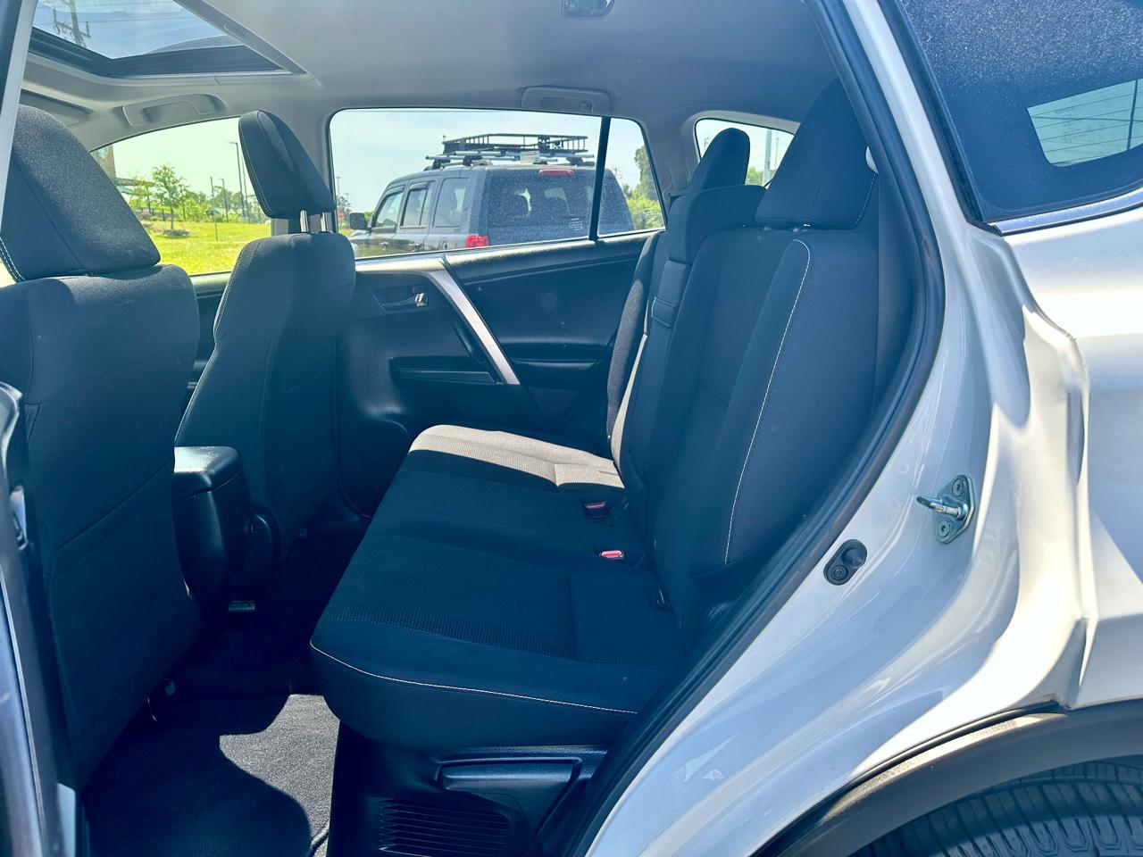 Toyota RAV4 Hybrid XLE 2017