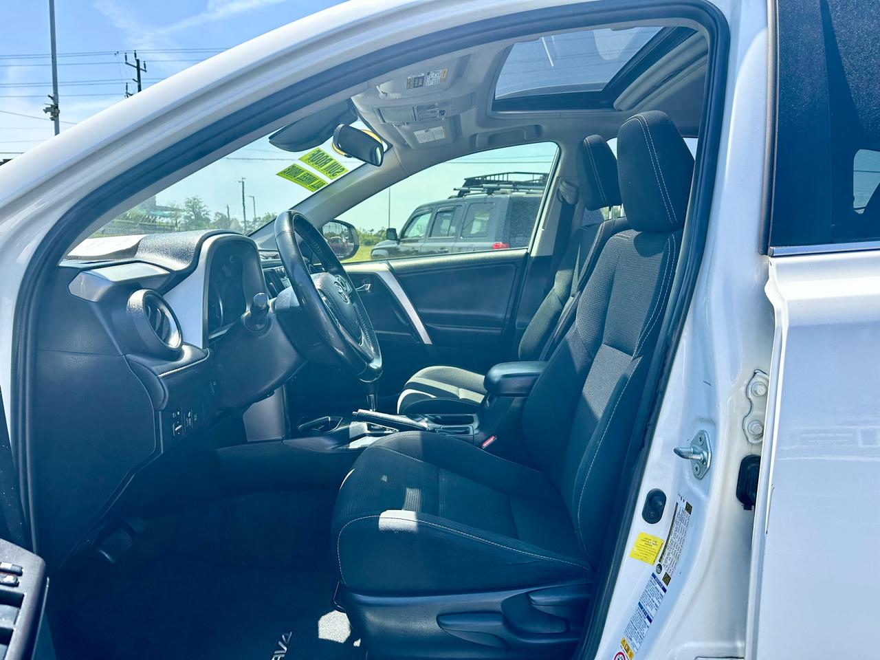 Toyota RAV4 Hybrid XLE 2017