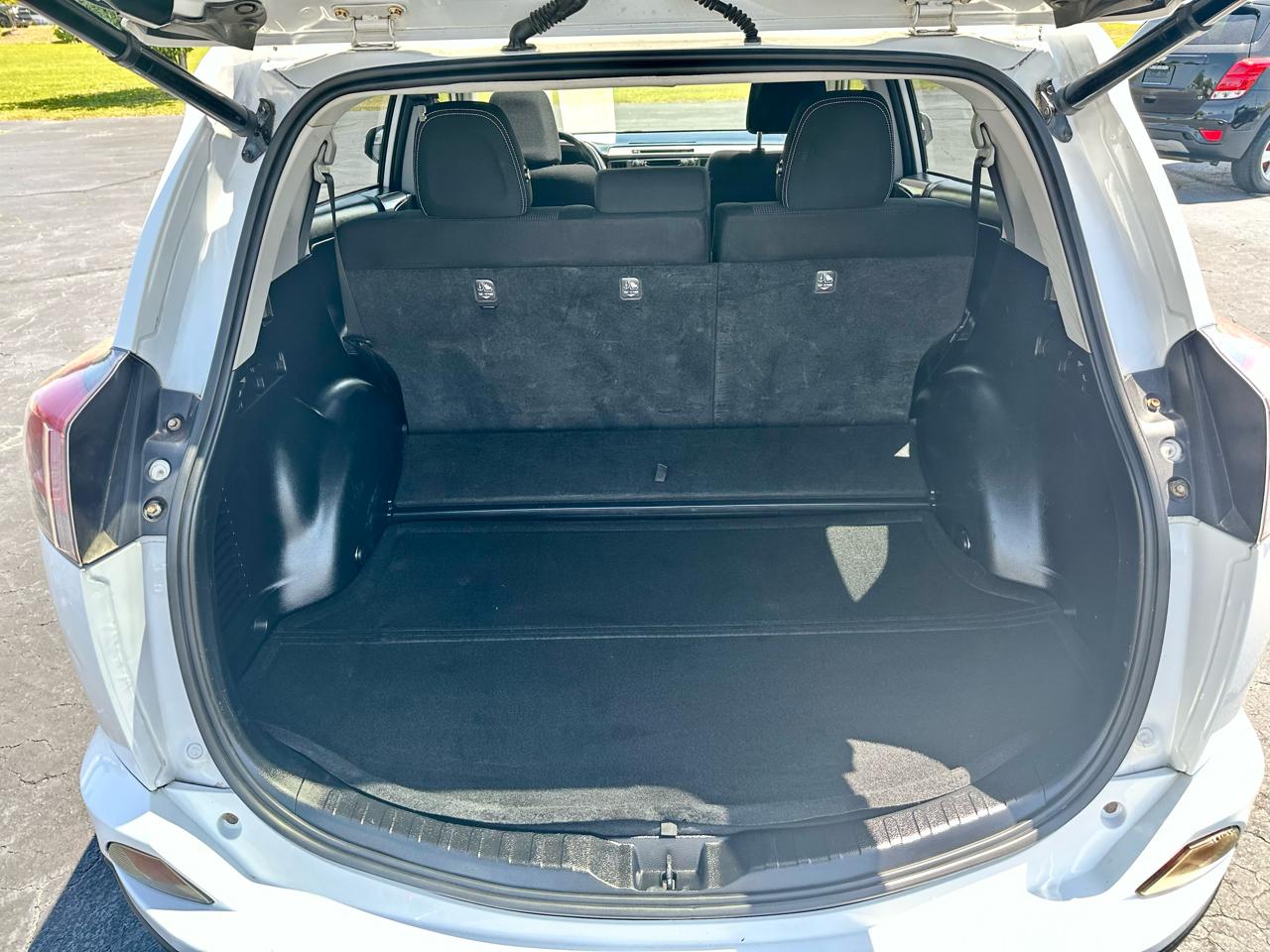 Toyota RAV4 Hybrid XLE 2017