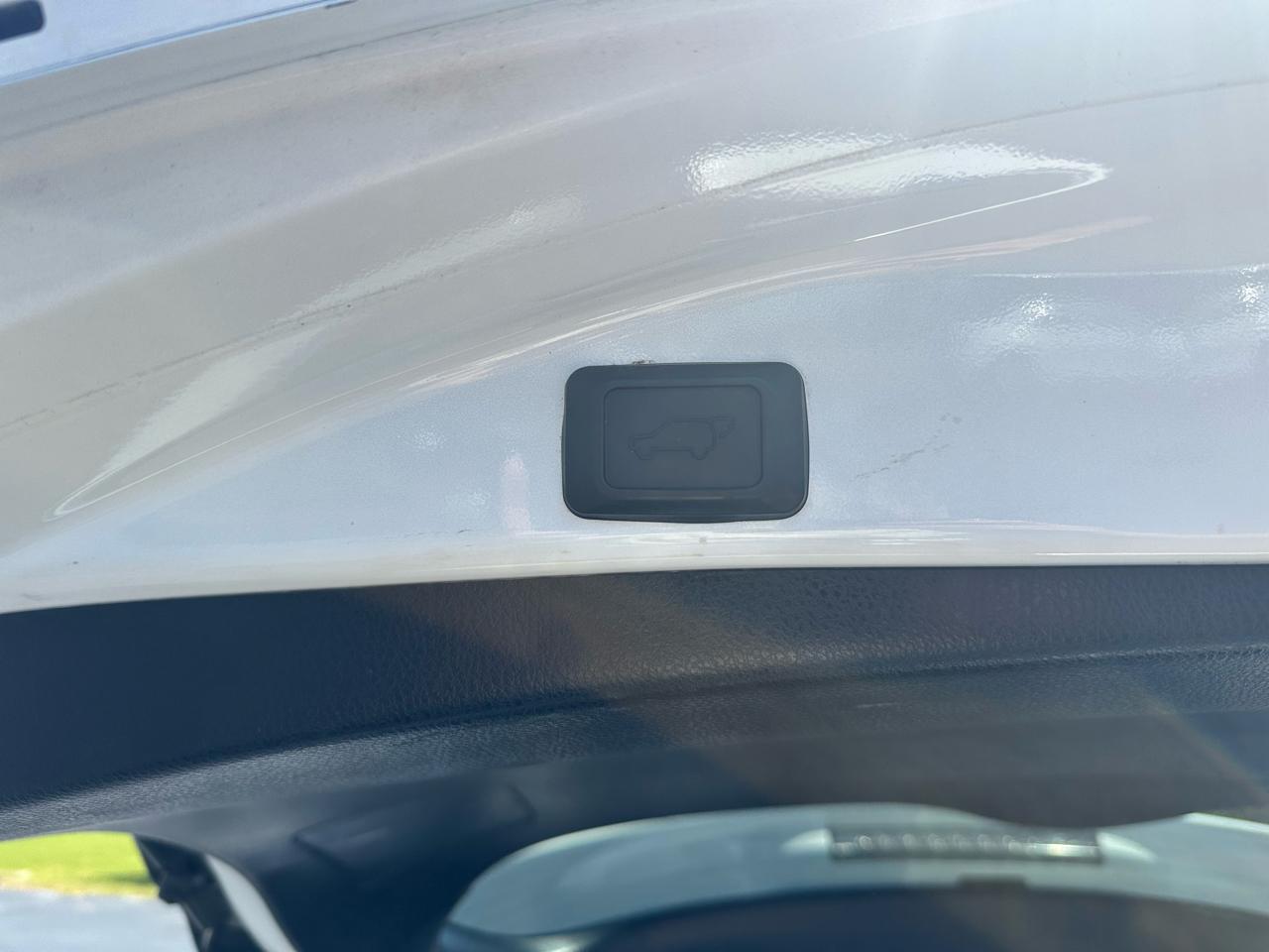 Toyota RAV4 Hybrid XLE 2017