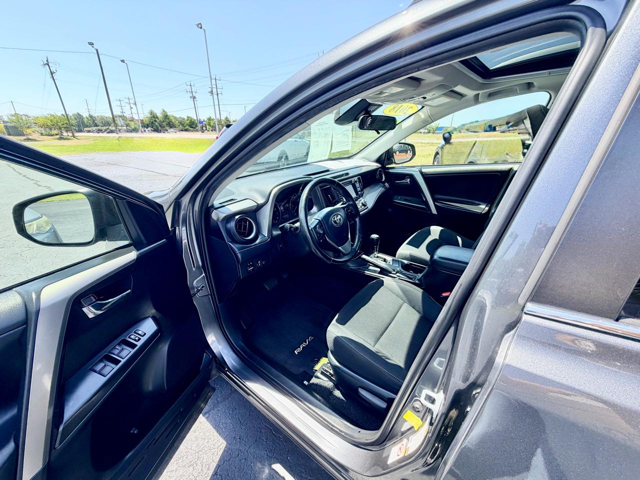 Toyota RAV4 XLE FWD 2018