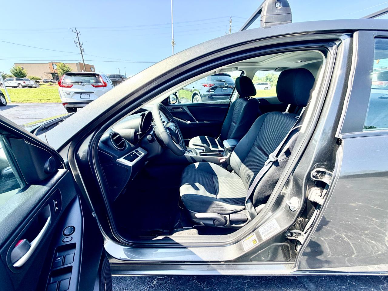 Mazda MAZDA3 i Touring AT 4-Door 2013