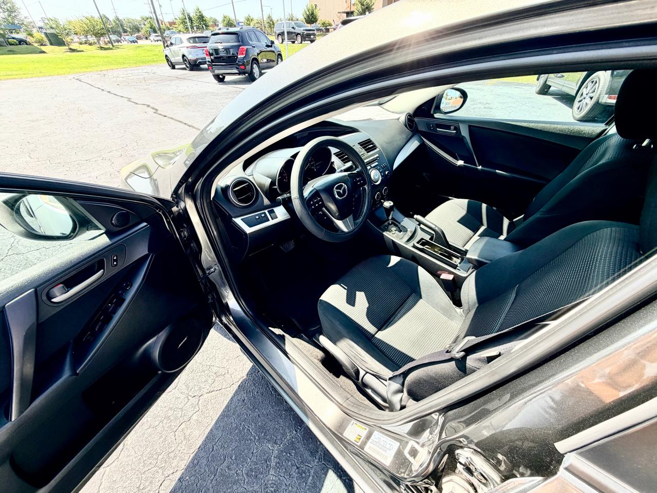 Mazda MAZDA3 i Touring AT 4-Door 2013