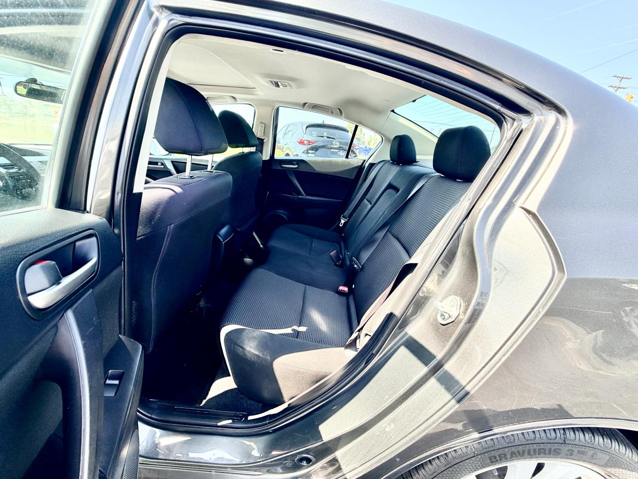 Mazda MAZDA3 i Touring AT 4-Door 2013