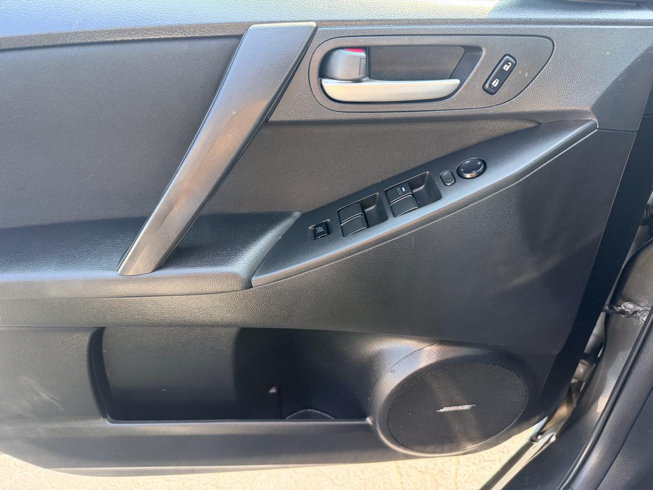 Mazda MAZDA3 i Touring AT 4-Door 2013
