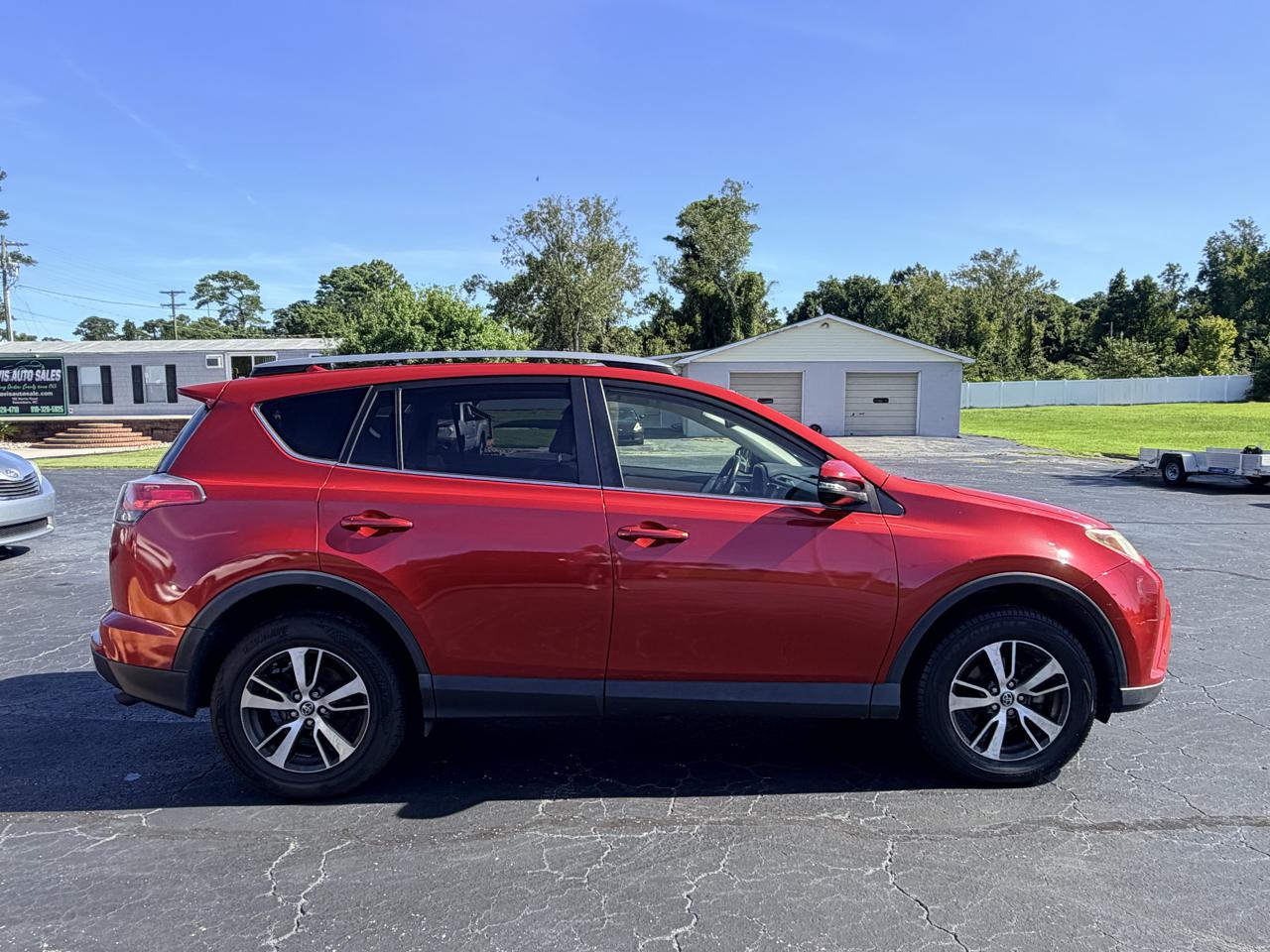 Toyota RAV4 XLE FWD 2017