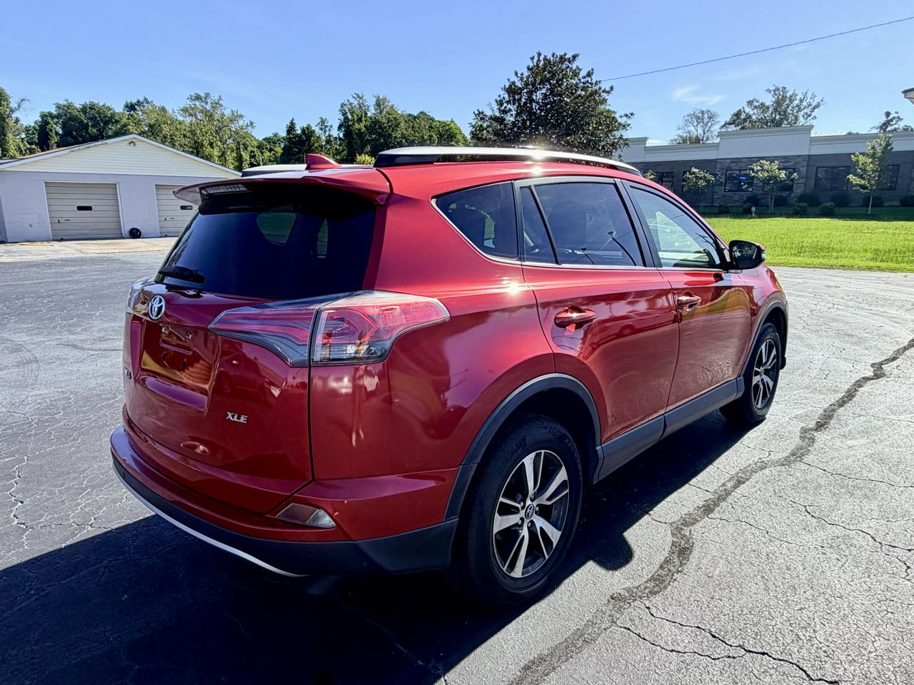 Toyota RAV4 XLE FWD 2017