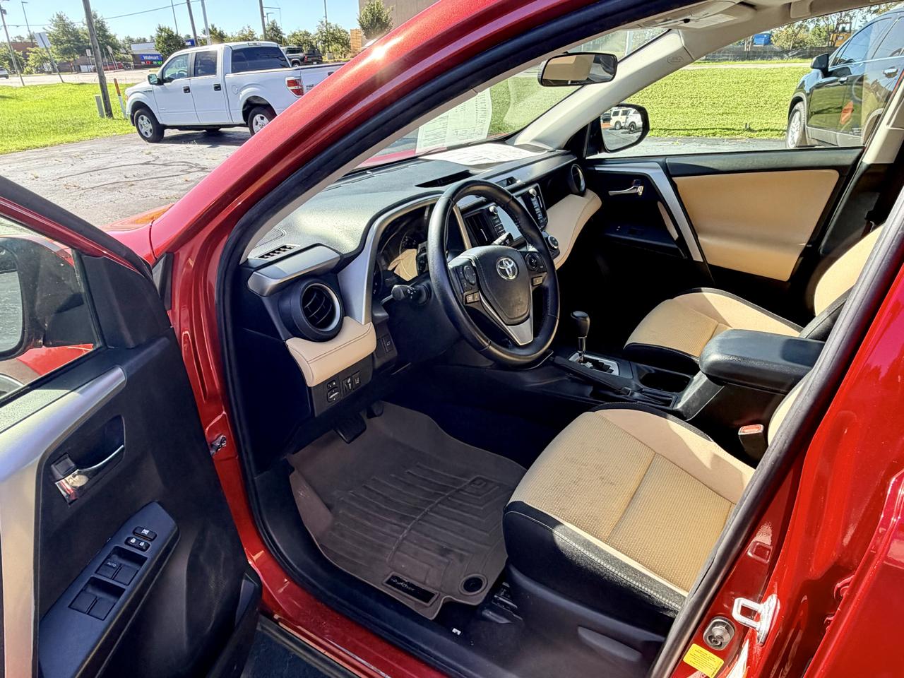 Toyota RAV4 XLE FWD 2017