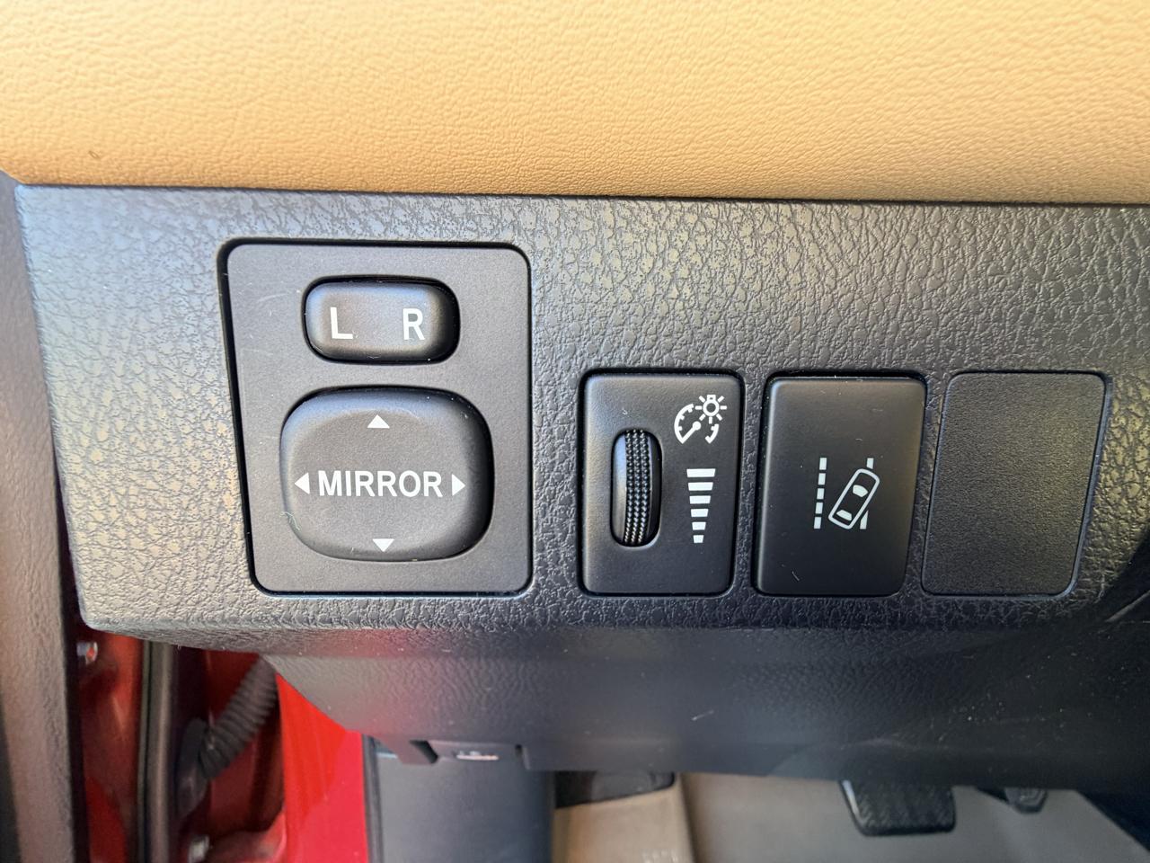 Toyota RAV4 XLE FWD 2017