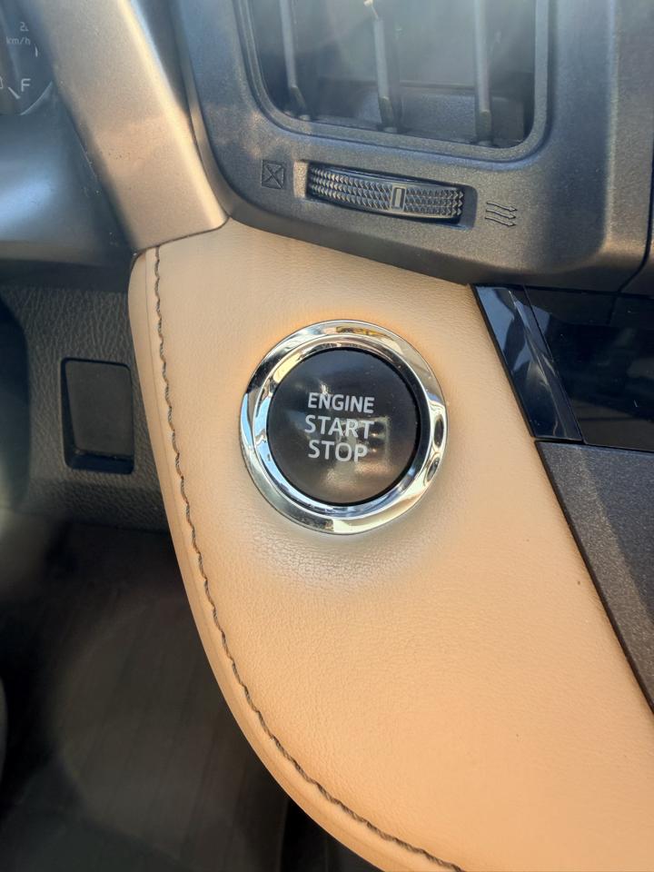 Toyota RAV4 XLE FWD 2017
