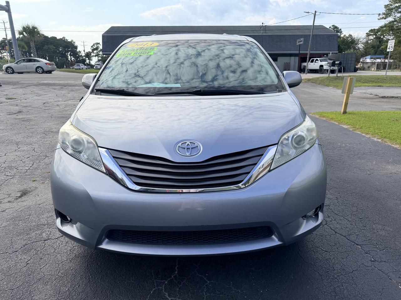 Toyota Sienna XLE FWD 8-Passenger V6 2013