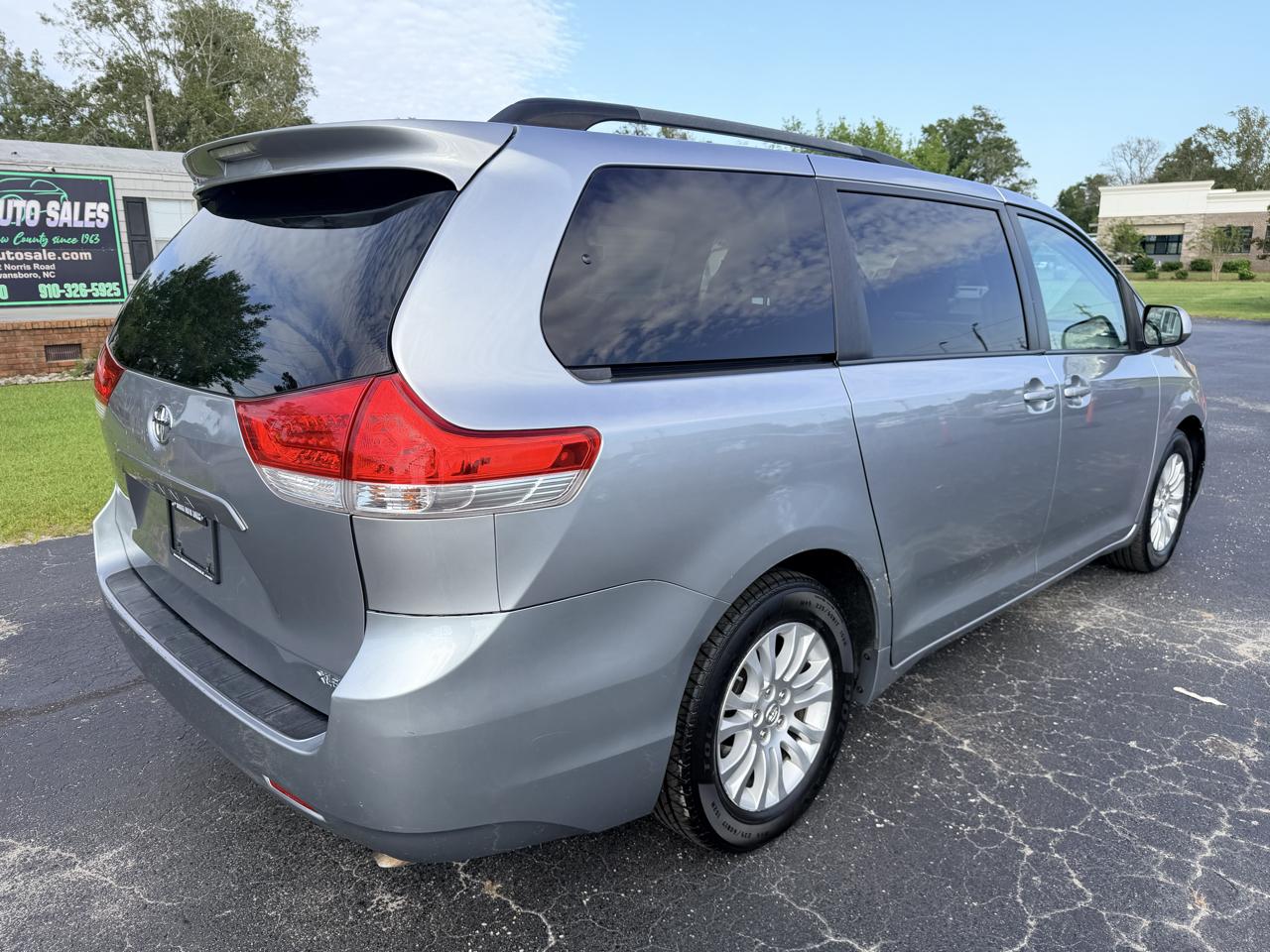 Toyota Sienna XLE FWD 8-Passenger V6 2013