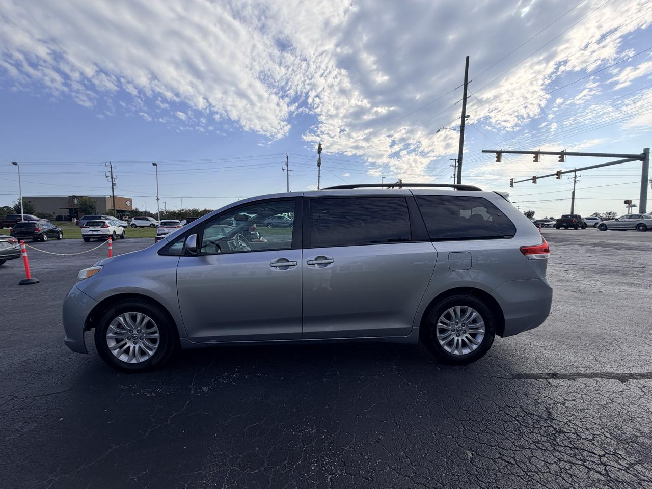 Toyota Sienna XLE FWD 8-Passenger V6 2013