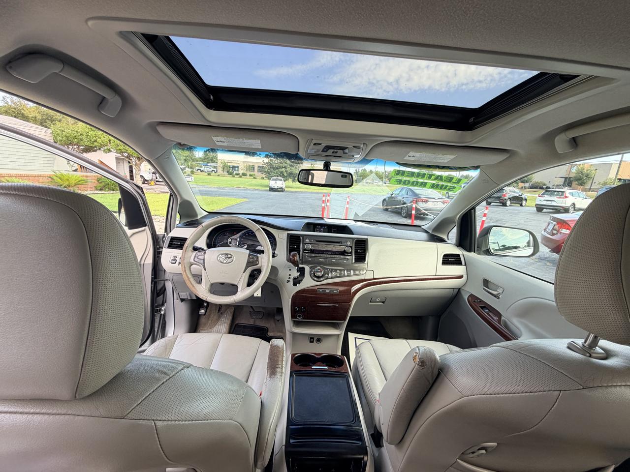 Toyota Sienna XLE FWD 8-Passenger V6 2013