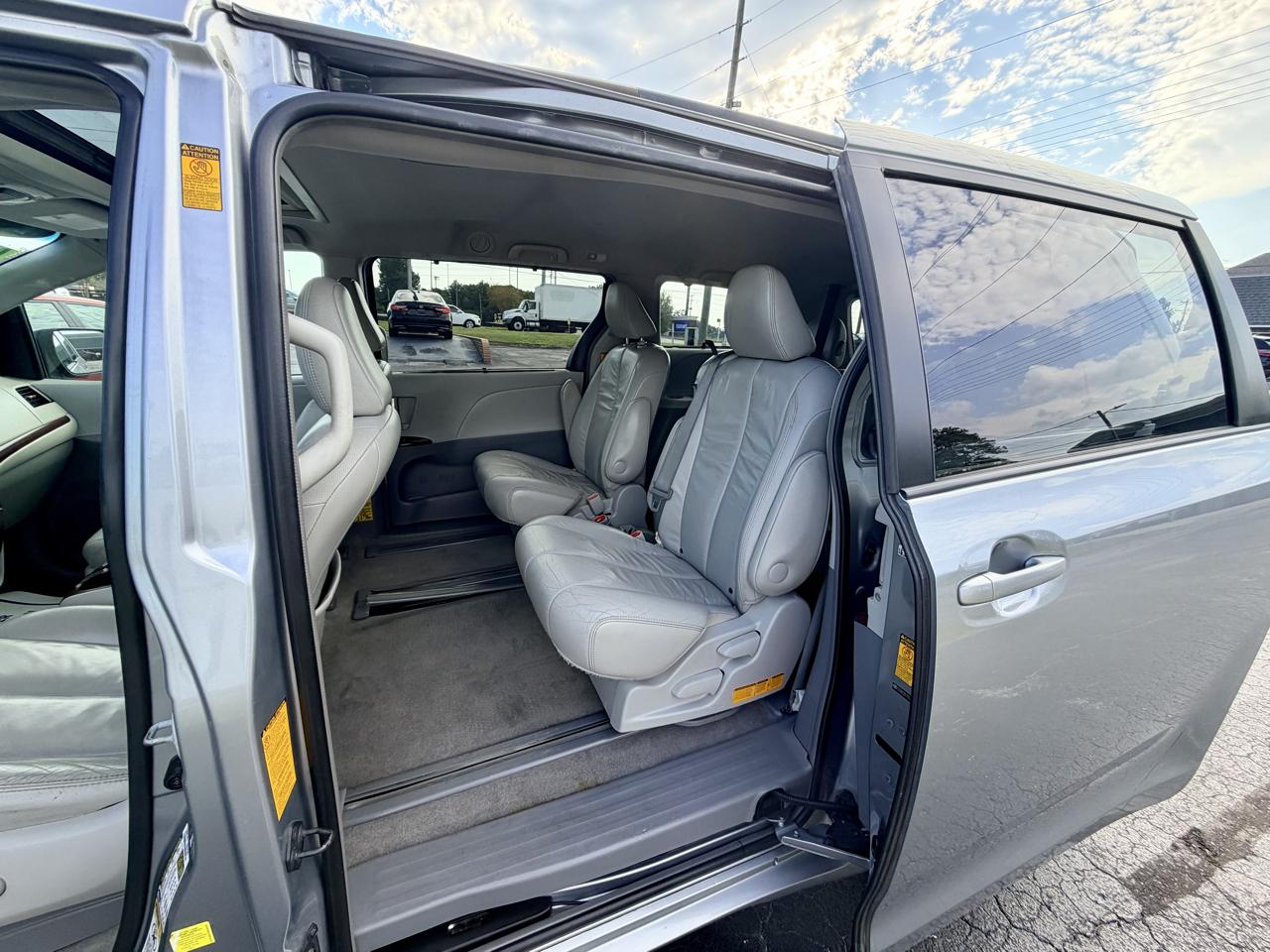 Toyota Sienna XLE FWD 8-Passenger V6 2013